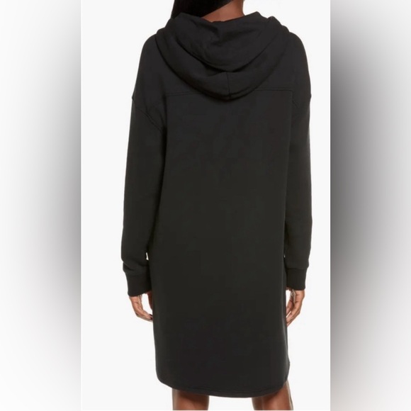 UGG Over size Black and White Long Sleeve Hooded Sweatshirt - Picture 2 of 5